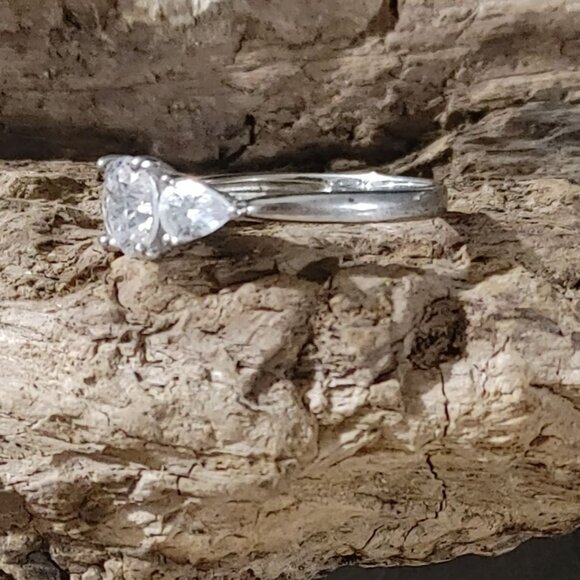 Jeulia Engagement 925 Sterling Silver Ring Round Pear Shaped Three Stone Size 9 - Picture 12 of 14